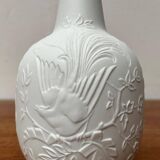 German white porcelain vase from the mid-century with bird motif by Kaiser, 1960s.