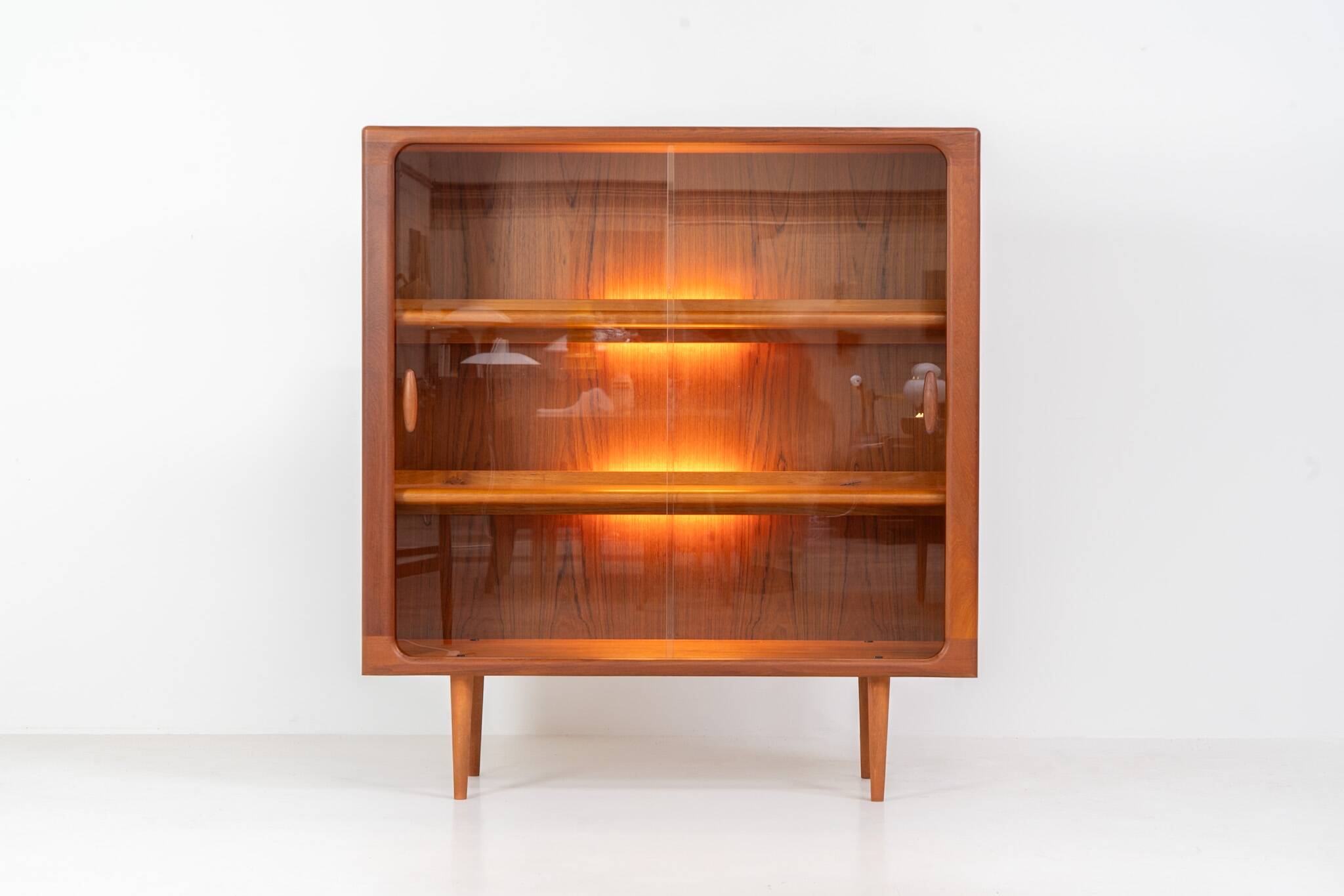 Vitrine en teck par Svend Dyrlund