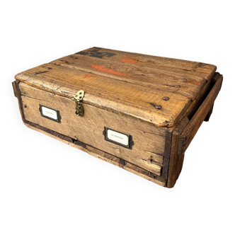 Raw wooden box “The weasel & the hedgehog”