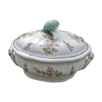 Légumier, demi porcelaine de Lunéville, Keller et Guérin, décor floral.