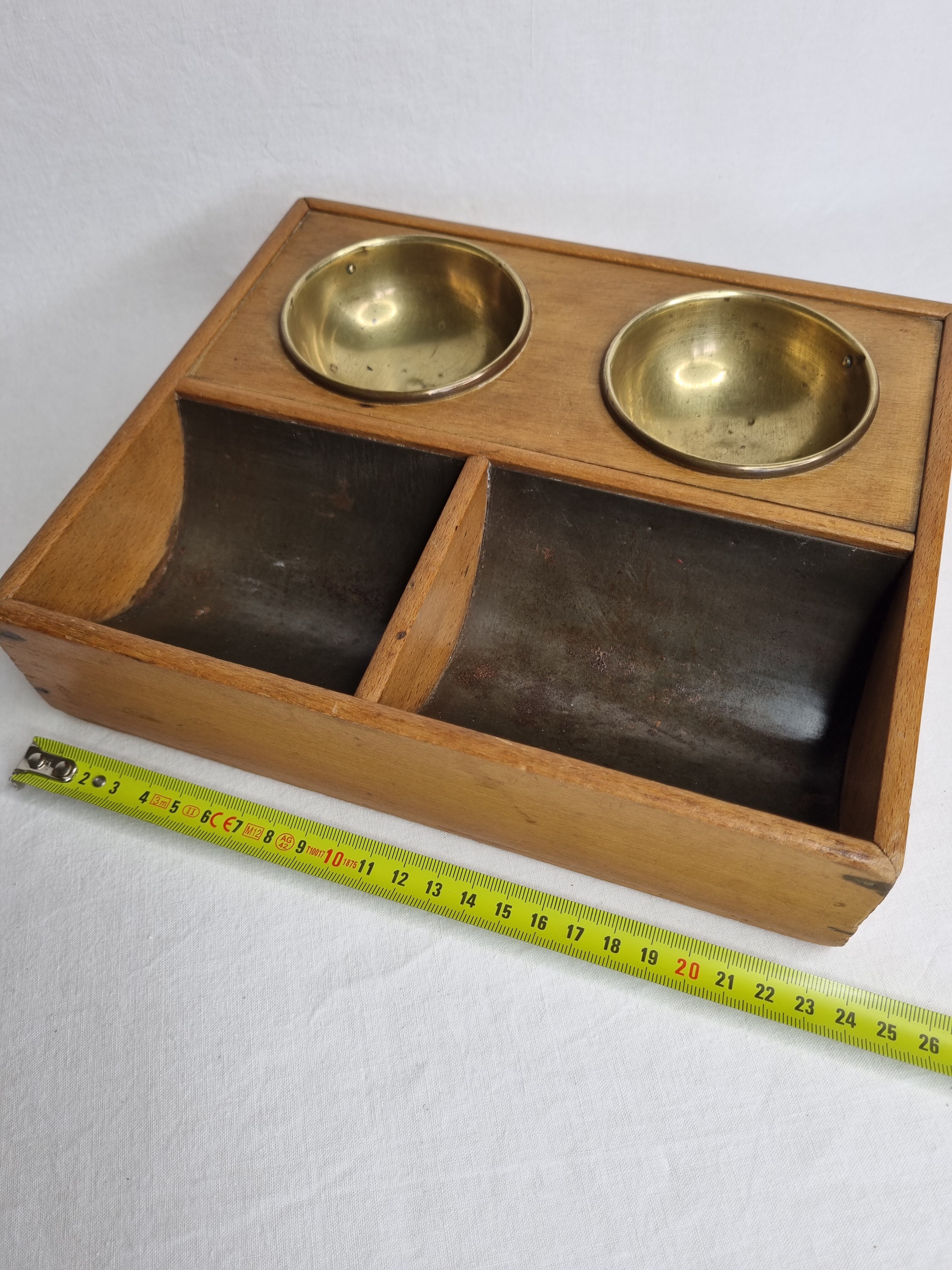 Ancien monnayeur de comptoir en bois et laiton, 21 cm
