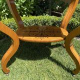 Table à ouvrages en loupe de frêne époque Charles X