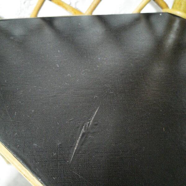 Étagère de coin en rotin