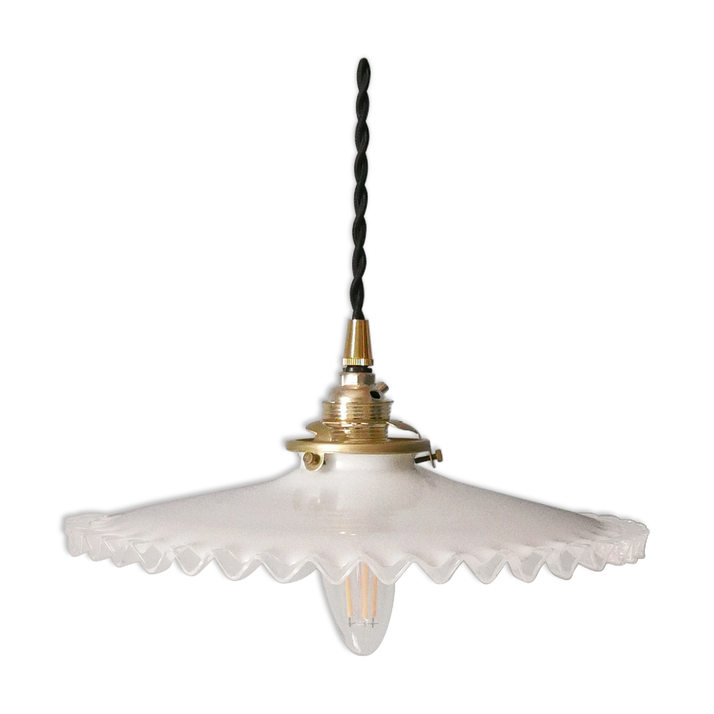 Opaline suspension with serrated edges