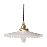 Opaline suspension with serrated edges