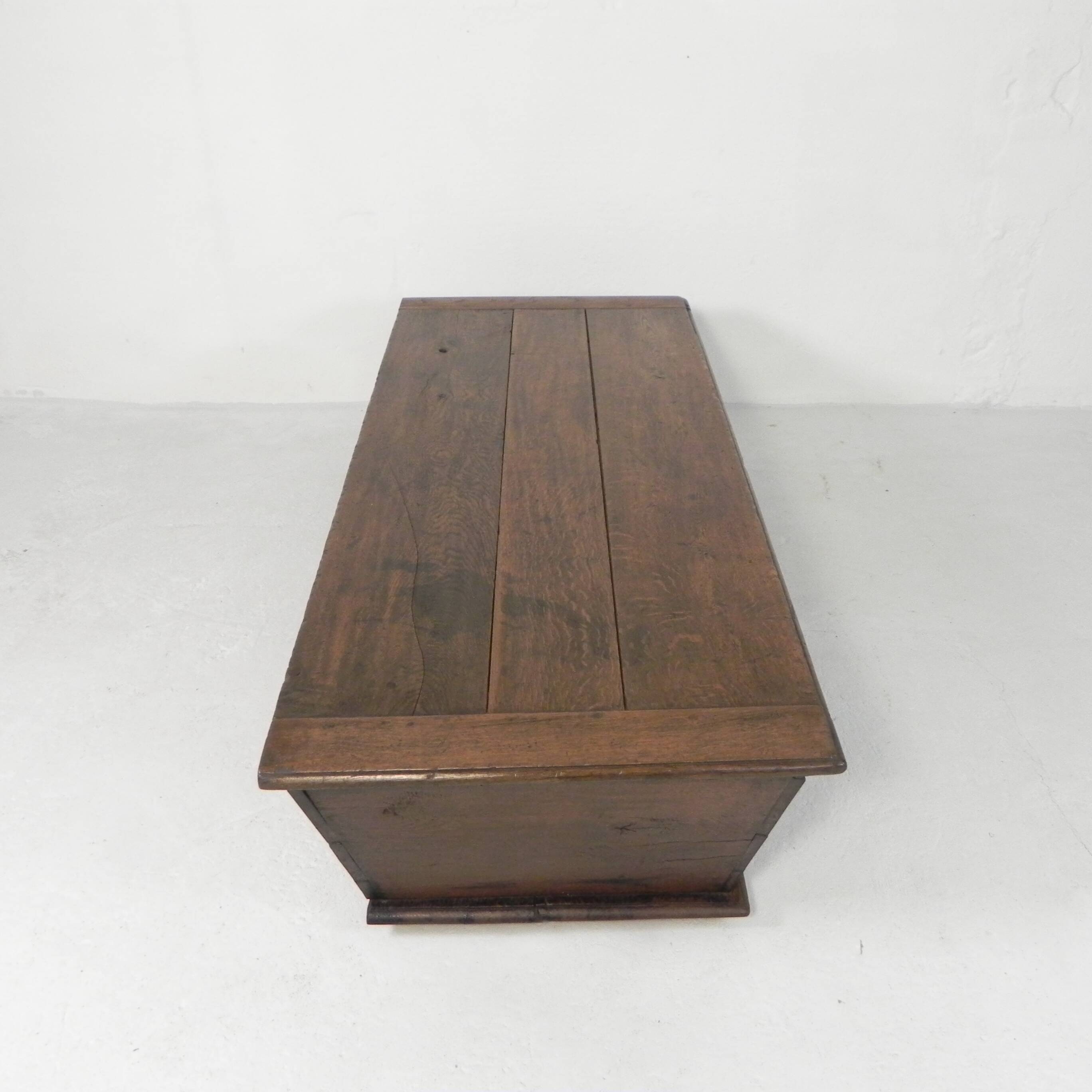 Ancien coffre en chêne, auge, coffre à couvertures XIXe siècle