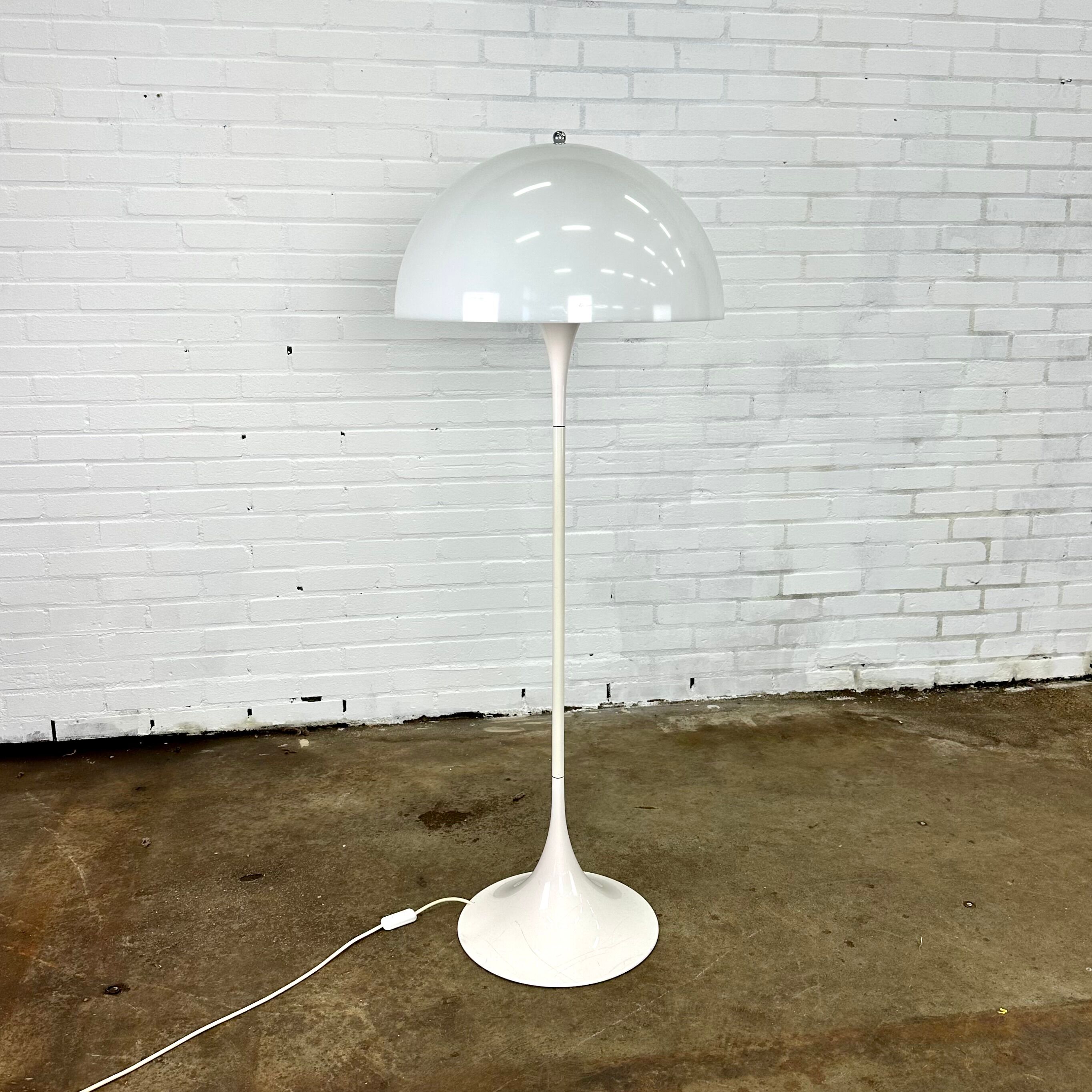 Lampadaire Panthella de Vener Panton, Louis Poulsen