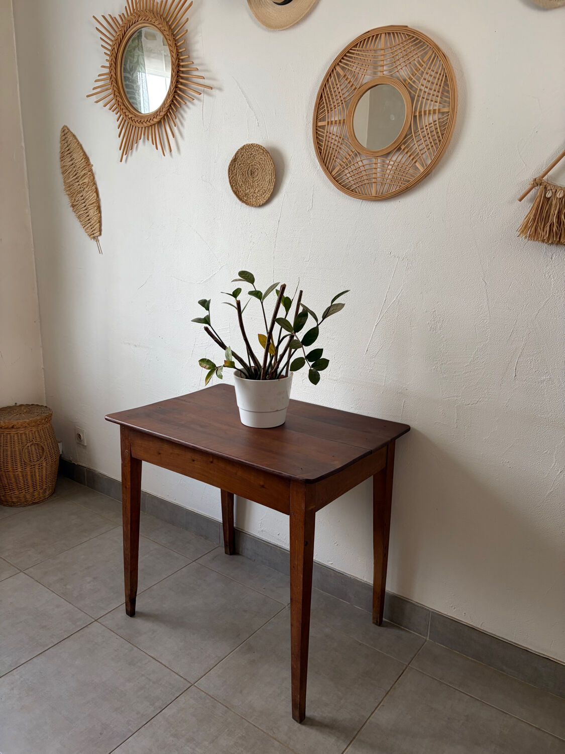 Charming vintage table/desk