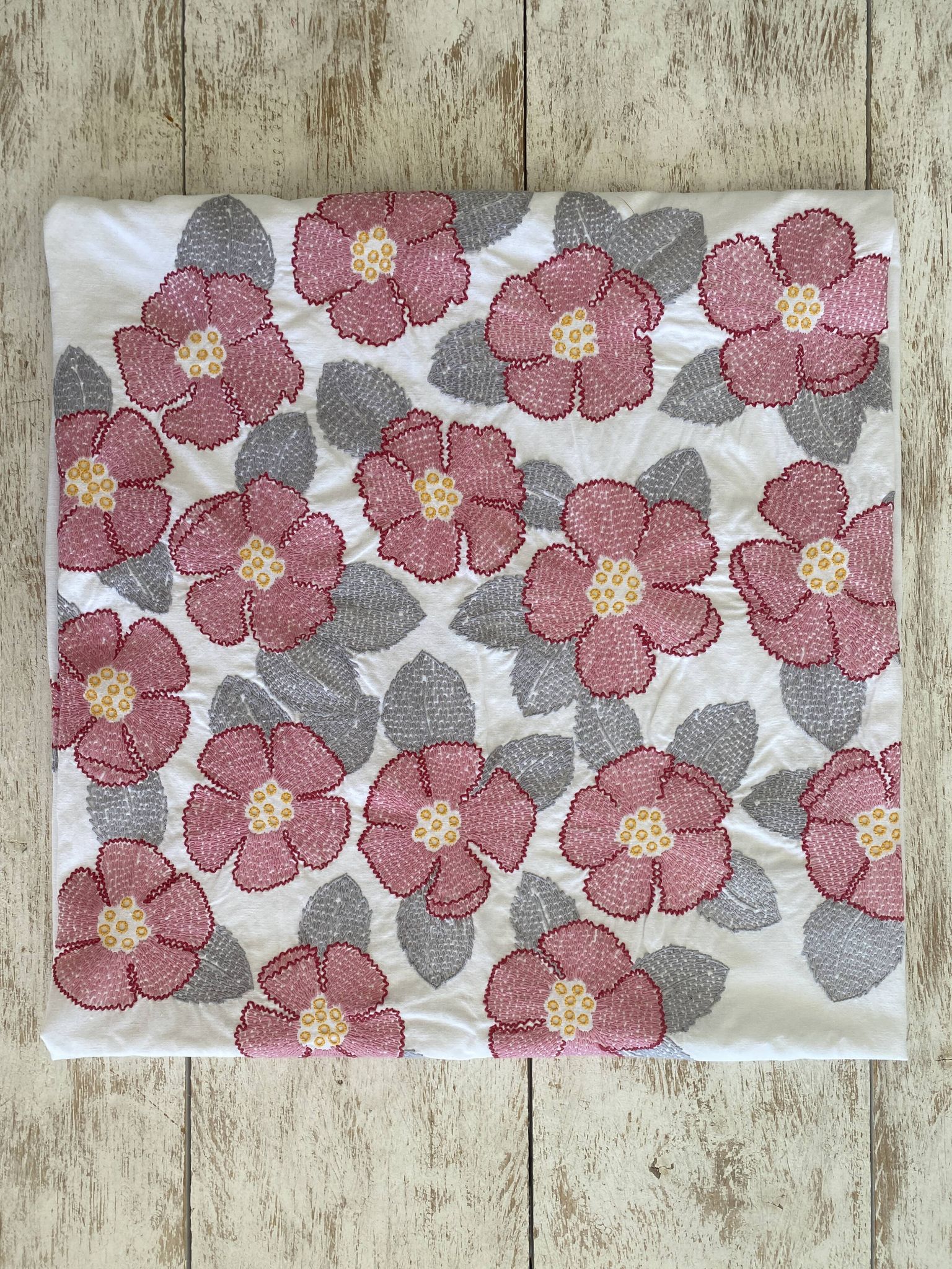 Embroidered square tablecloth - floral design - cotton - 150x150 cm