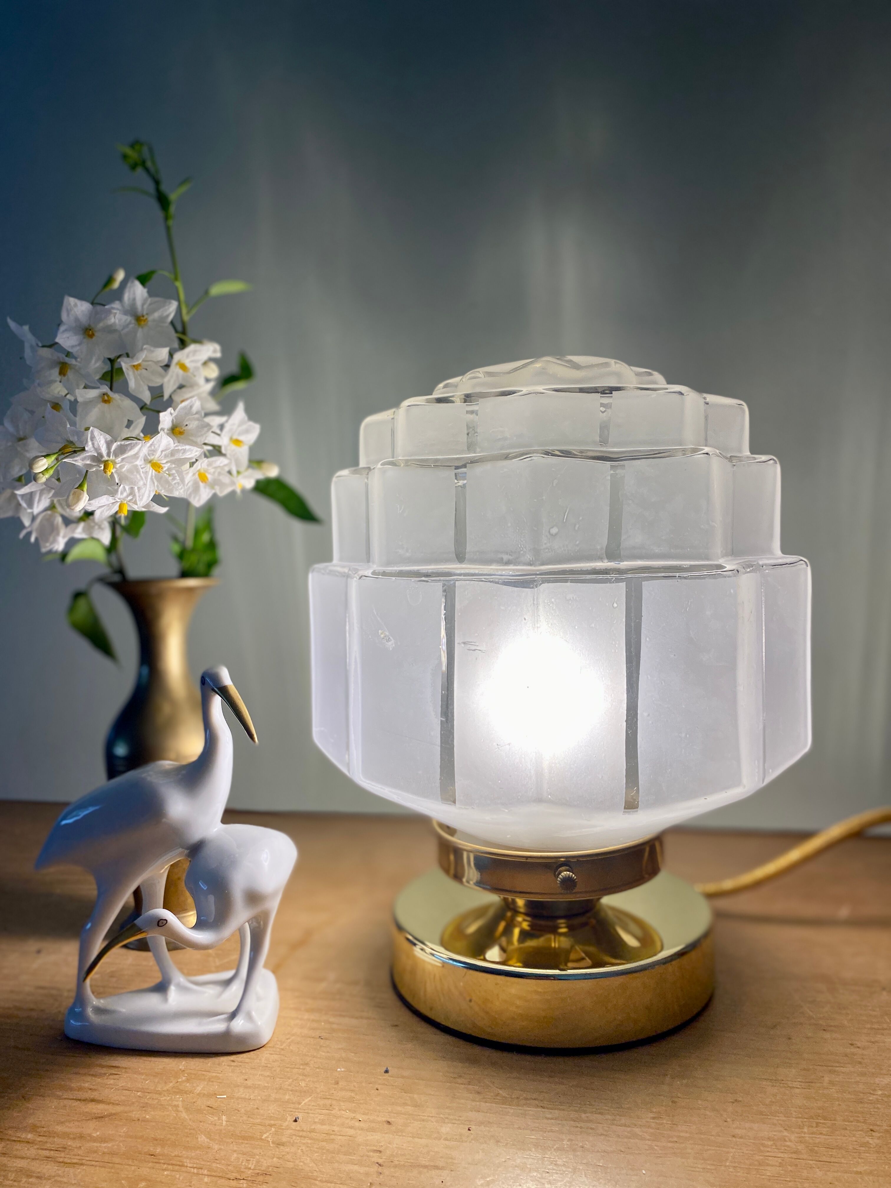 Vintage art deco globe table lamp in frosted glass
