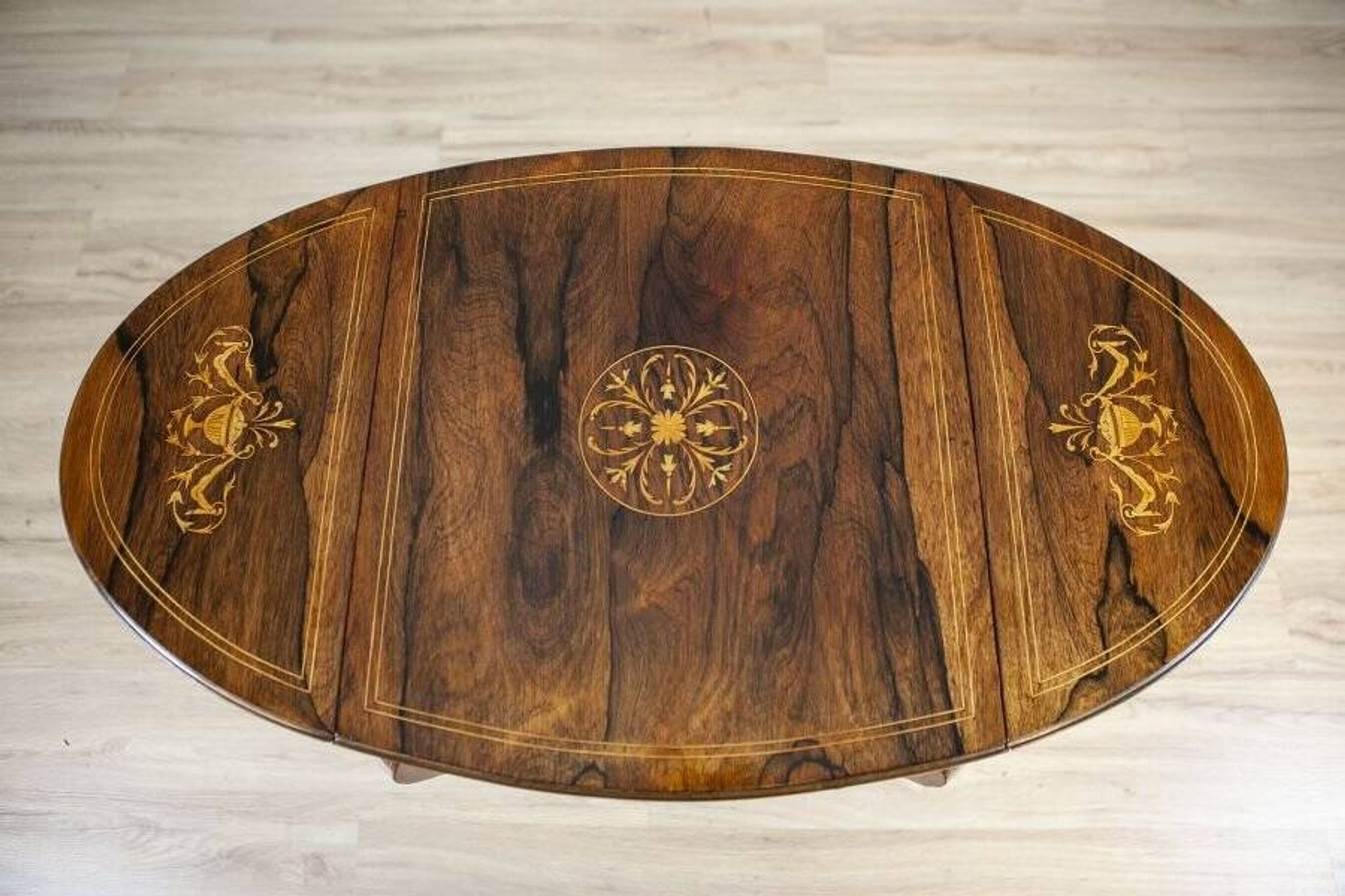 Table à thé en palissandre marqueté, années 1890