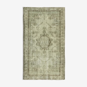 Tapis turc surteint surteint tissé à la main des années 1970 161 cm x 274 cm tapis gris