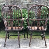 A pair of Windsor chairs in solid elm from the 1950s.