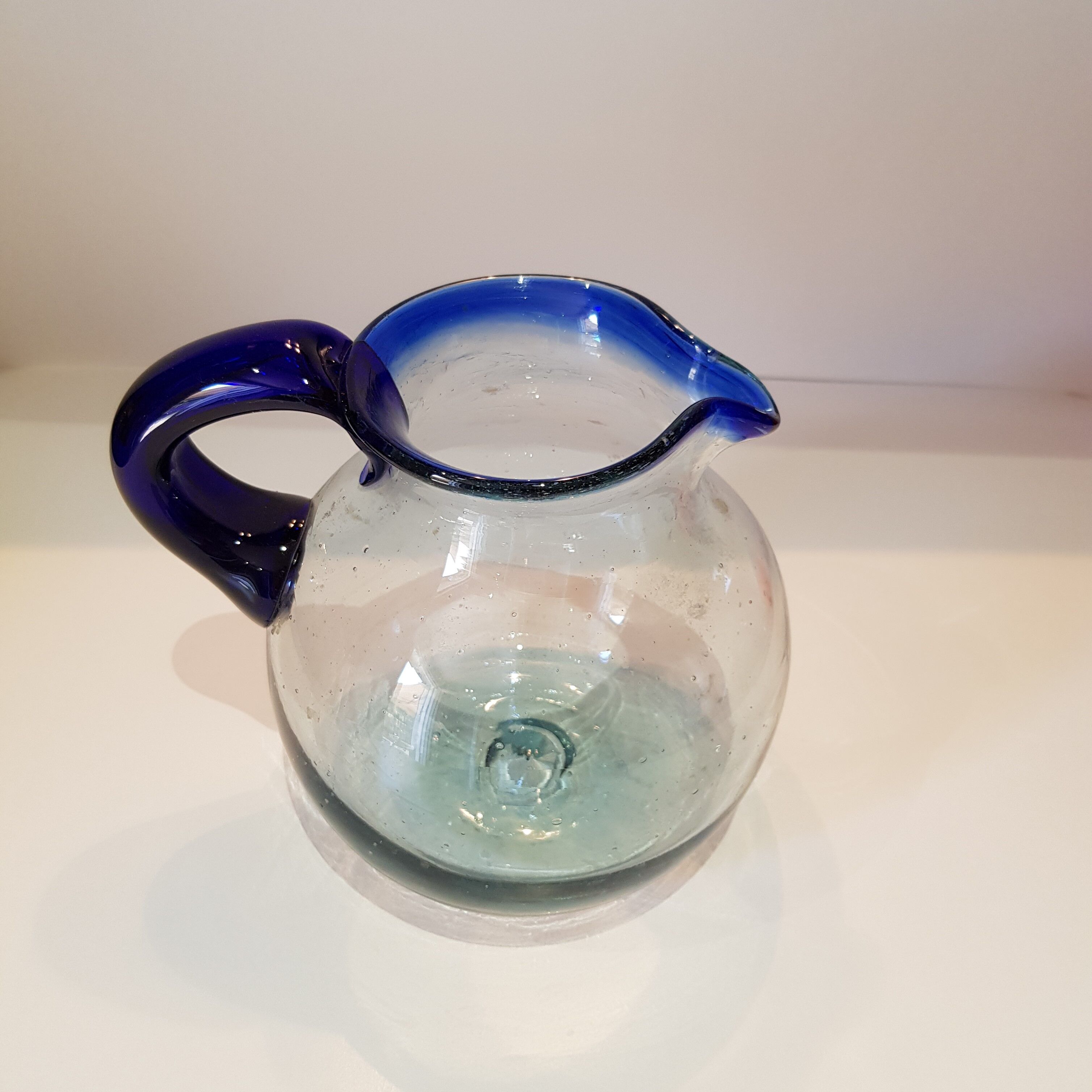 Pichet verre soufflé nuances de bleu