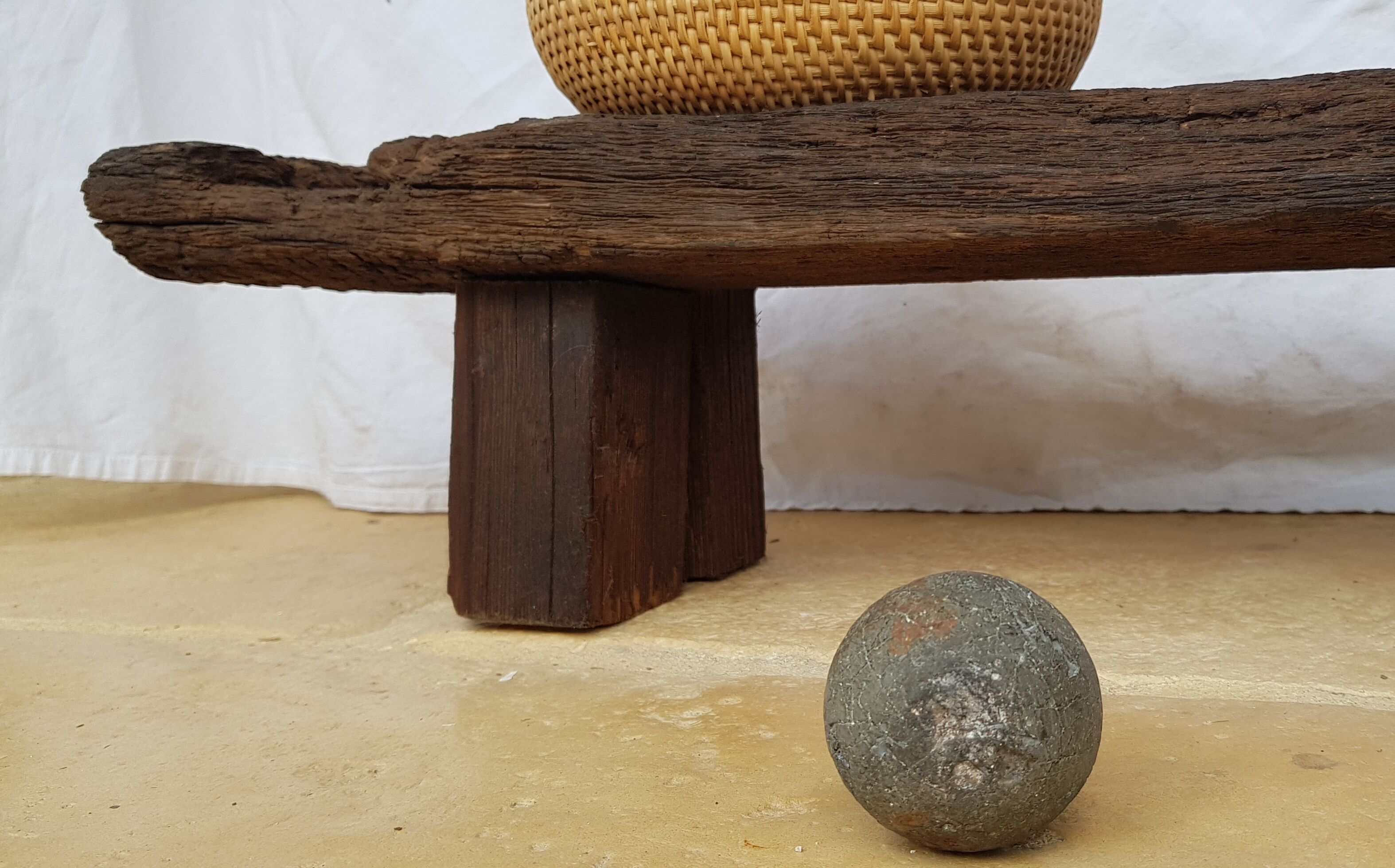 Banc tribal en bois massif