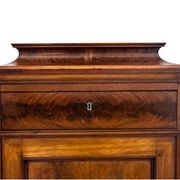 Une commode à piliers, Europe du Nord, vers 1860