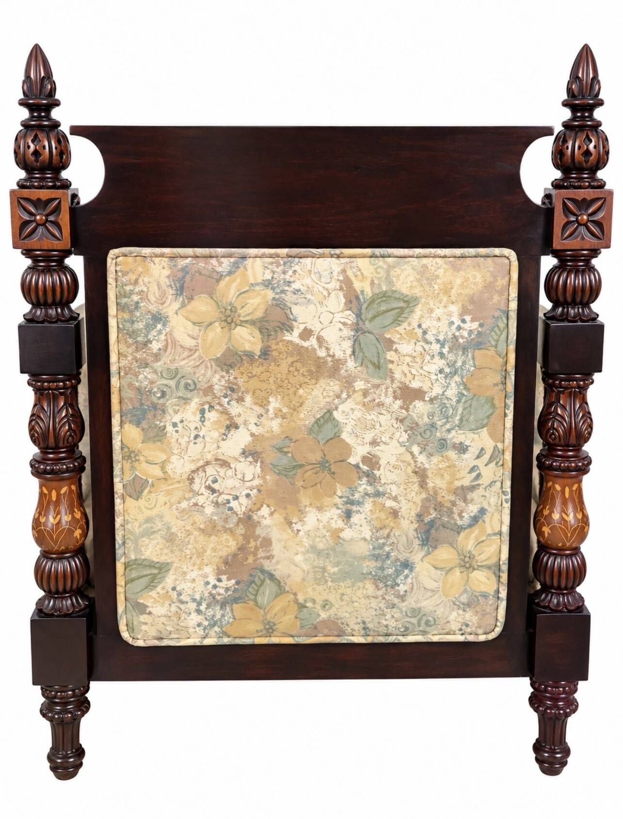 Single-seater armchair in hand-carved wood - Chiniot, Pakistan
