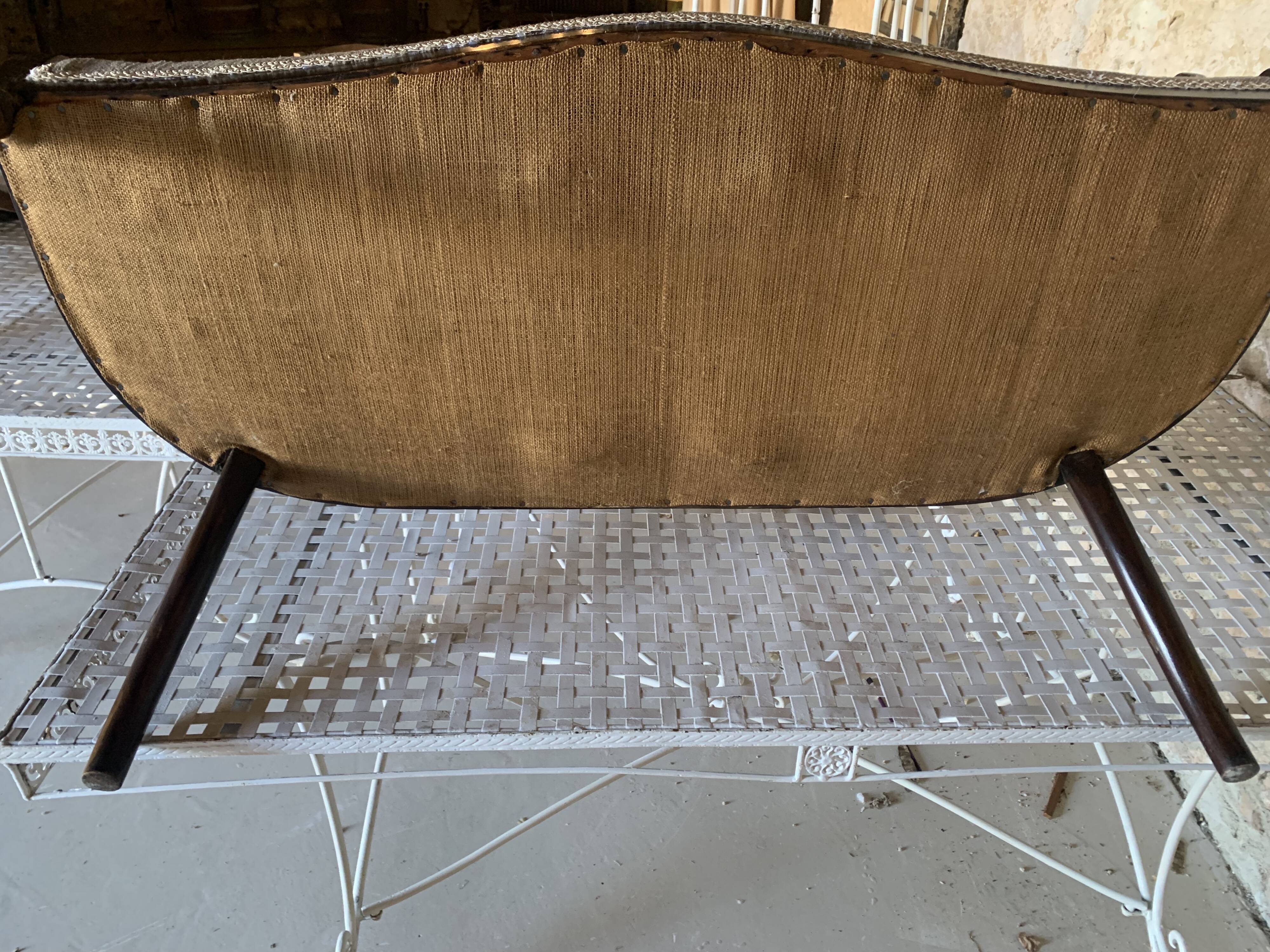 Bench and its two chairs