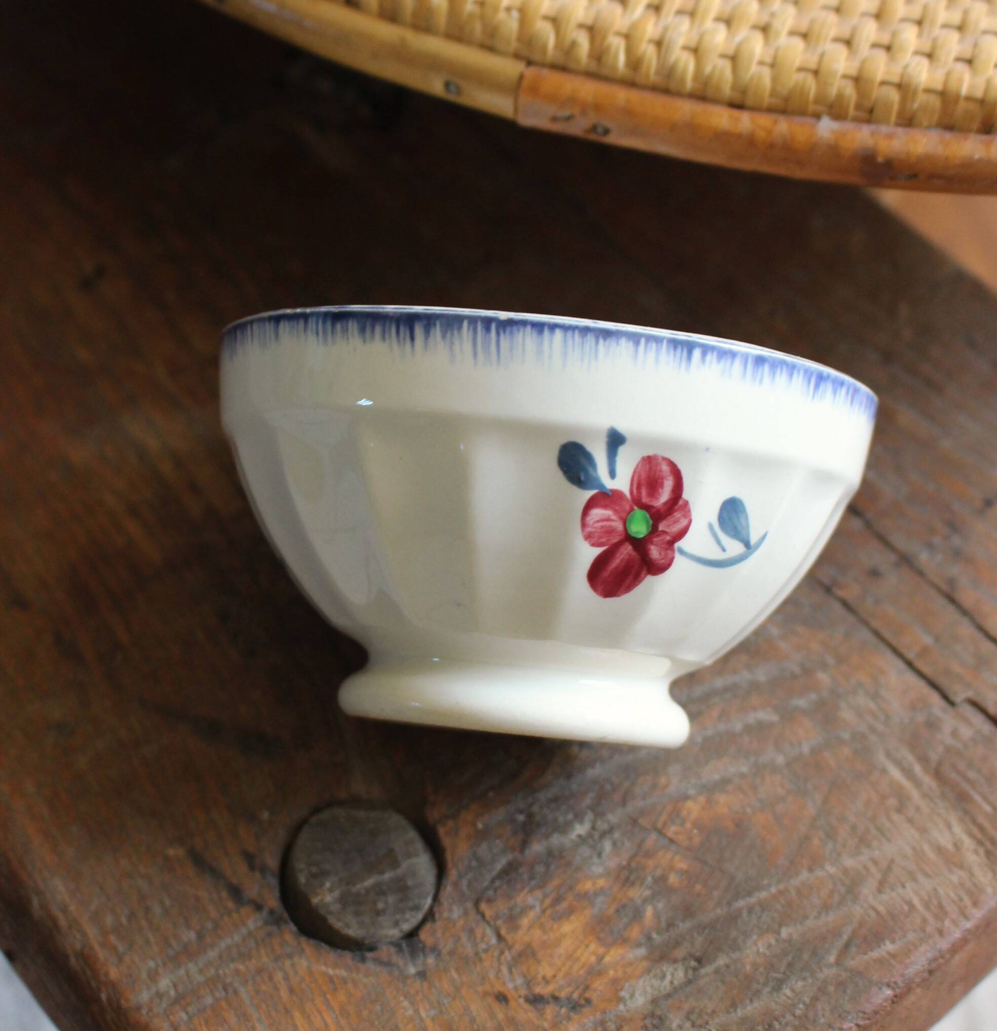 Small bowl on foot with small flowers Digoin Sarreguemines