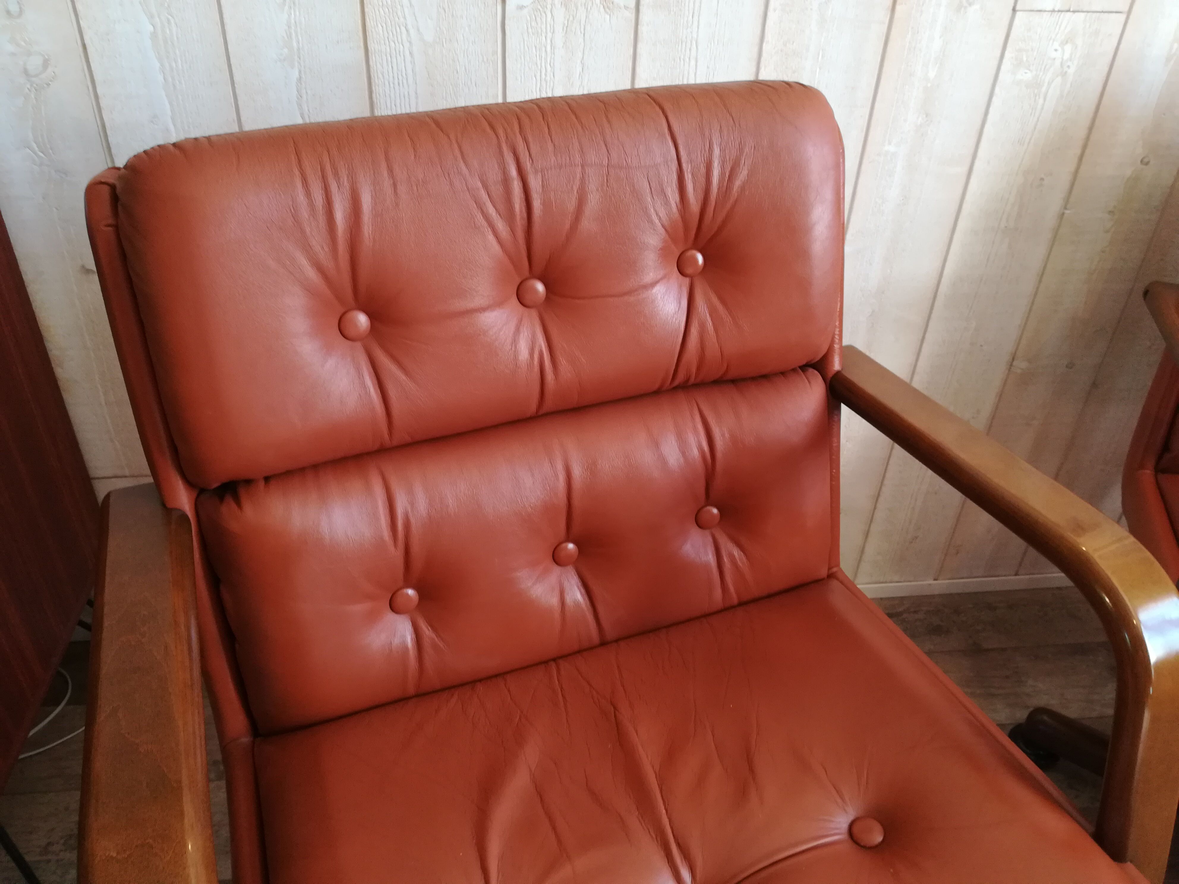 Paire de fauteuils pivotant havane vintage Italie