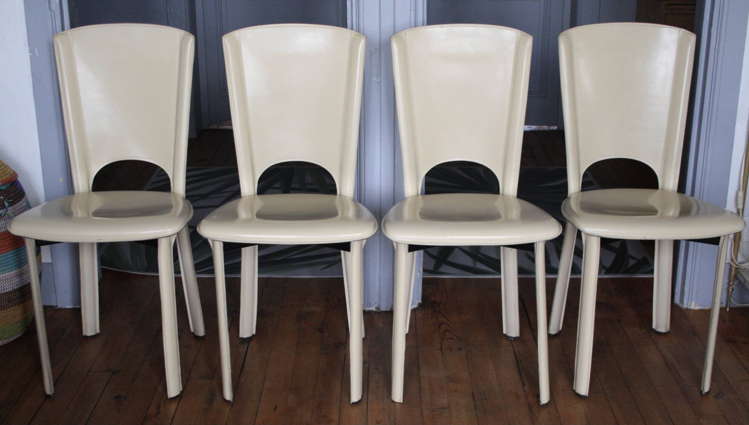 Set of 4 beige leather chairs from the 80s in Italy