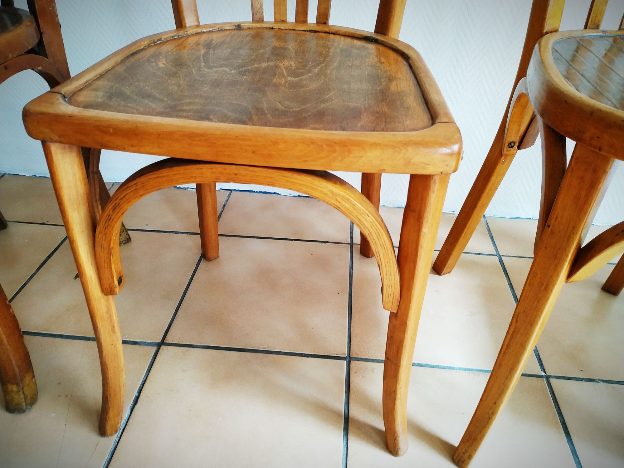 Série de quatre chaises bistrot