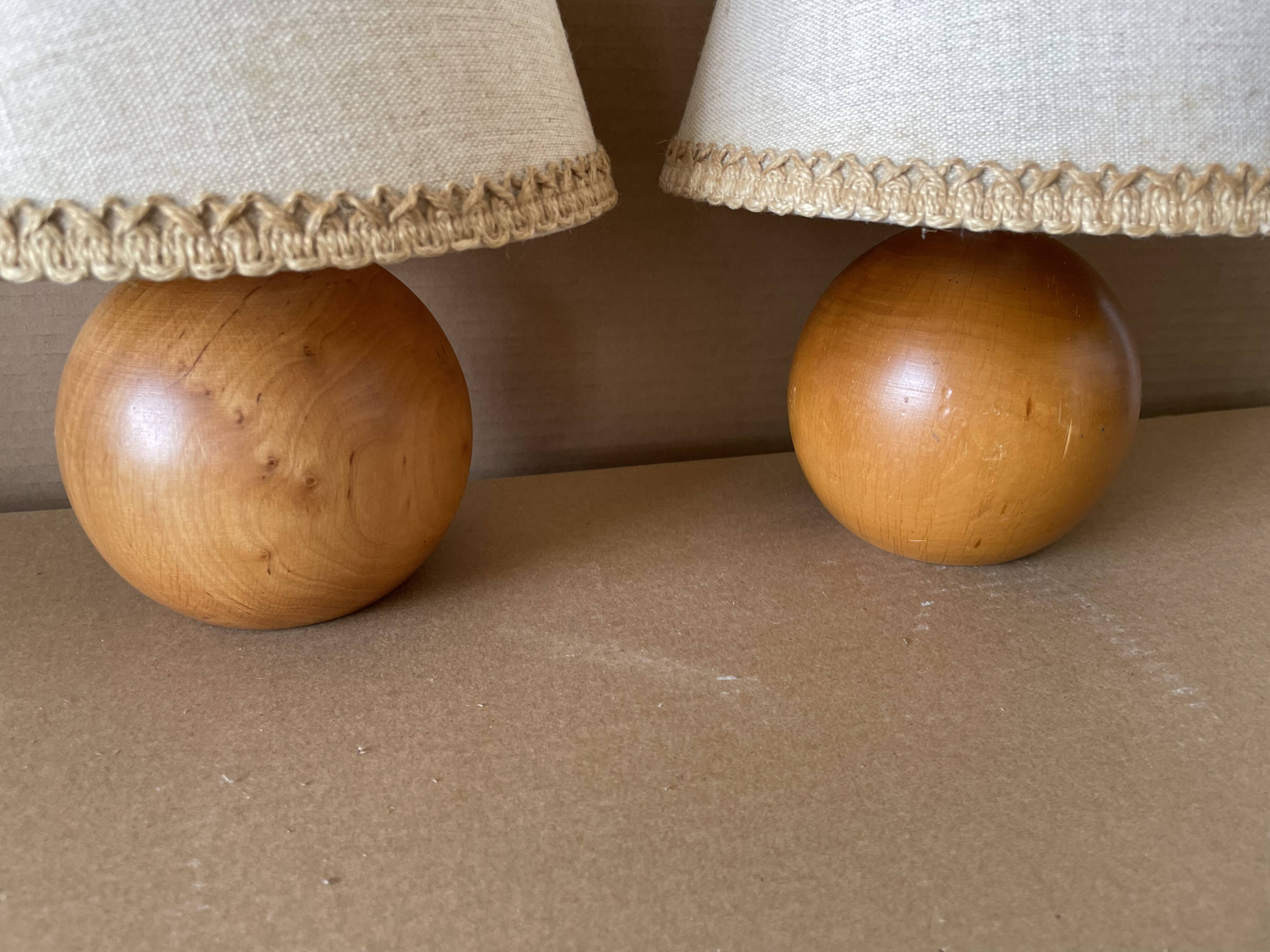 Set of 2 solid wood bedside lamps