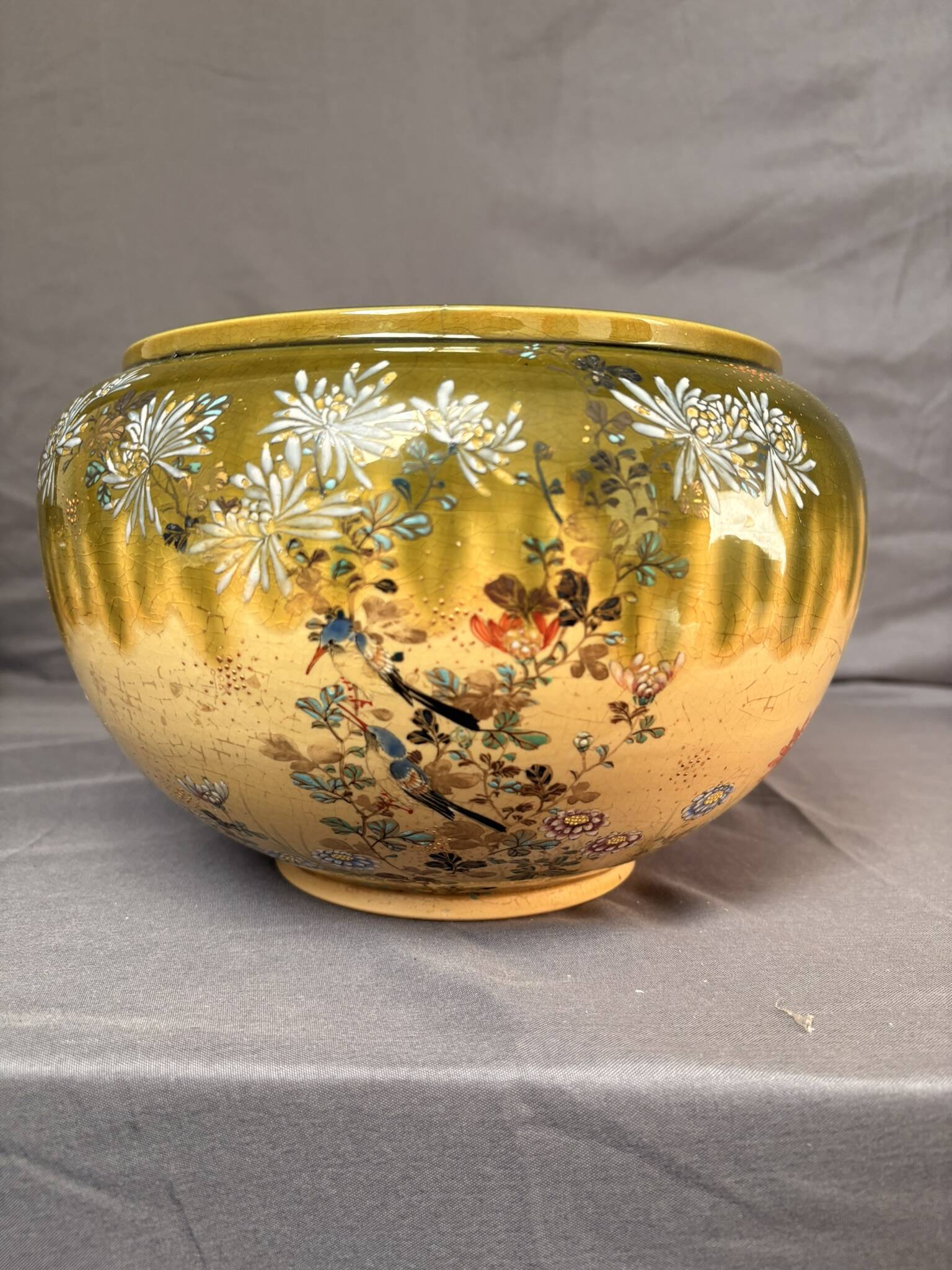 Planter, Japanese ceramic cache-pot in green, decorated with birds and flowers, Kobe Shuzan Satsuma Meiji.