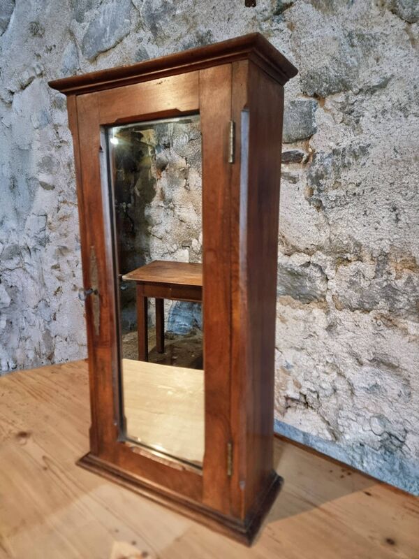 Armoire murale française ancienne en noyer avec porte miroir – fin du XIXe siècle