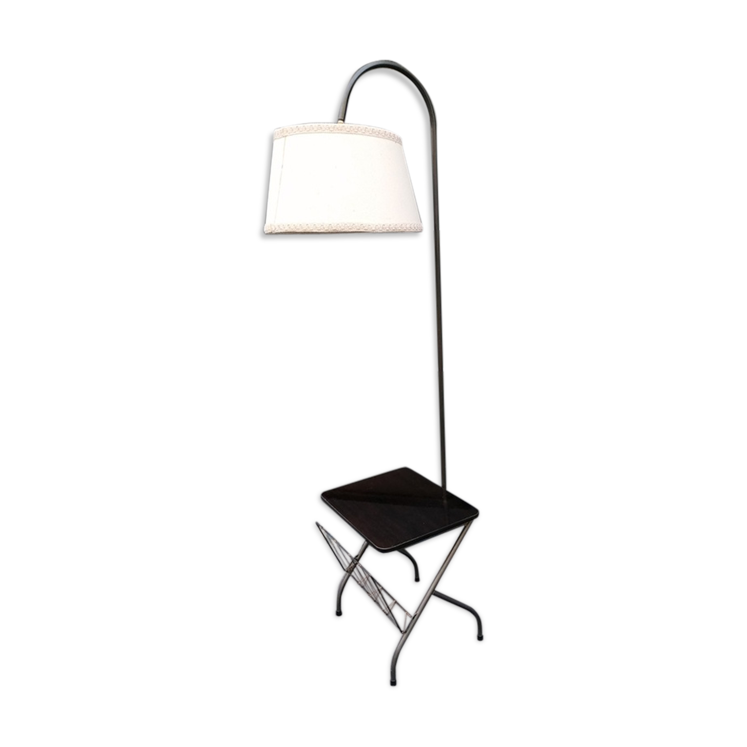 Lampadaire avec tablette et porte journaux, 1950