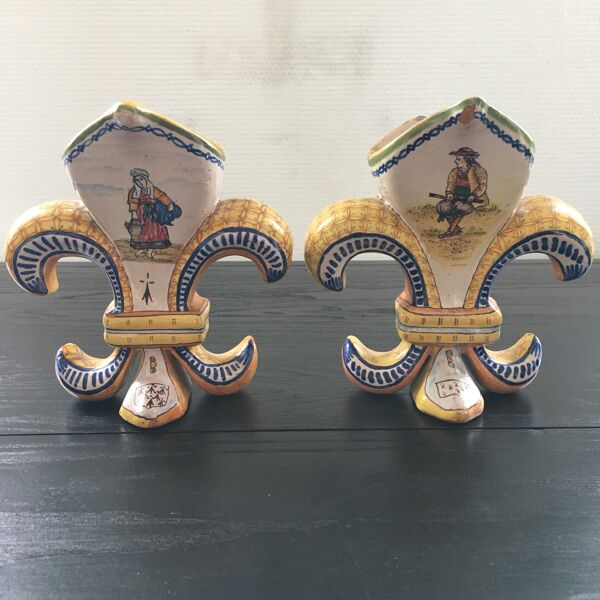 Paire de vases fleurs de lys Henriot Quimper