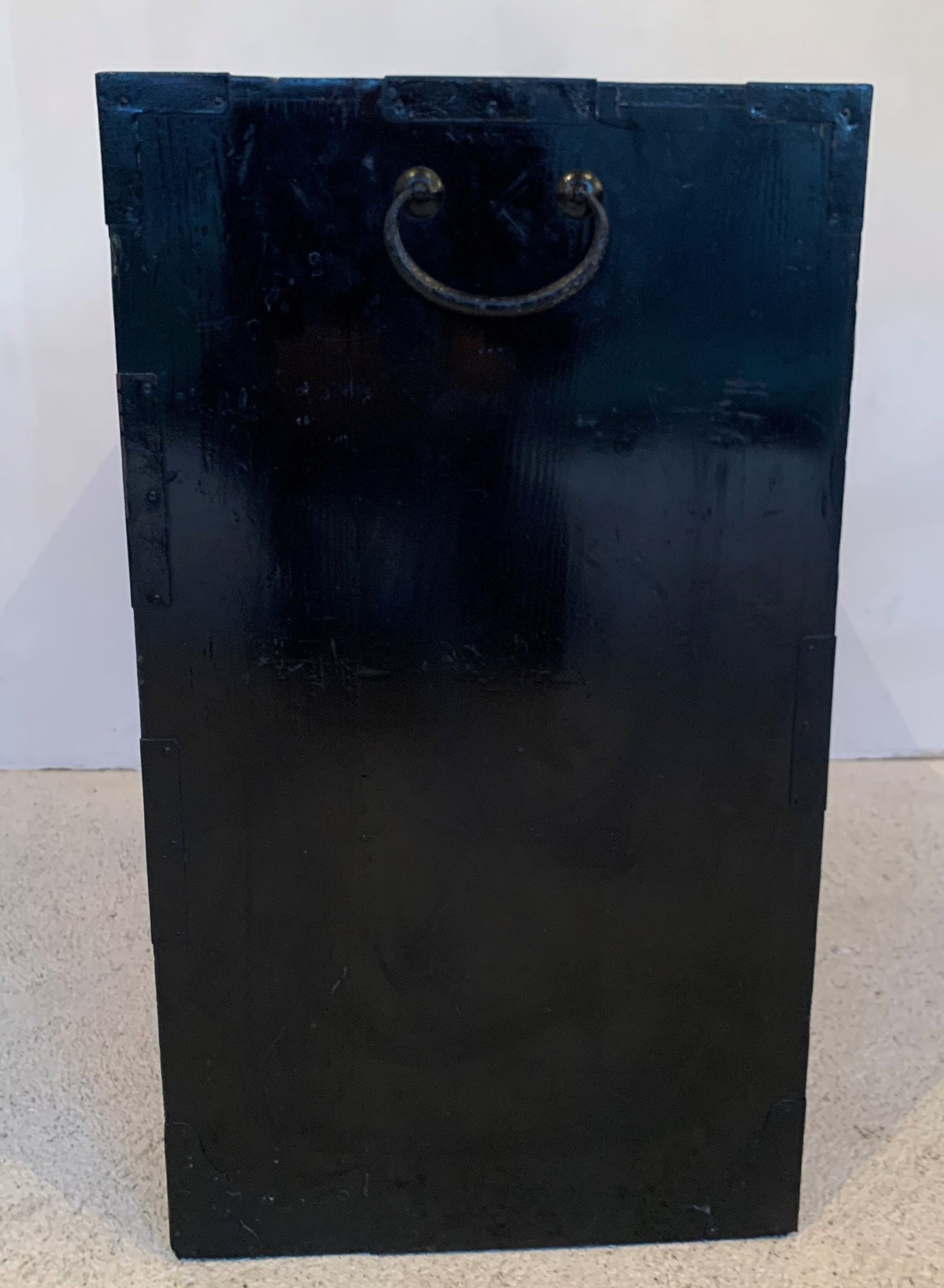 Japanese lacquered chest of drawers