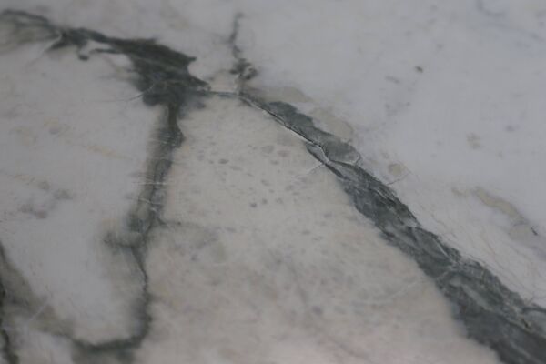 Table à manger Angelo Mangiarotti « M1 » en marbre massif de Carrare