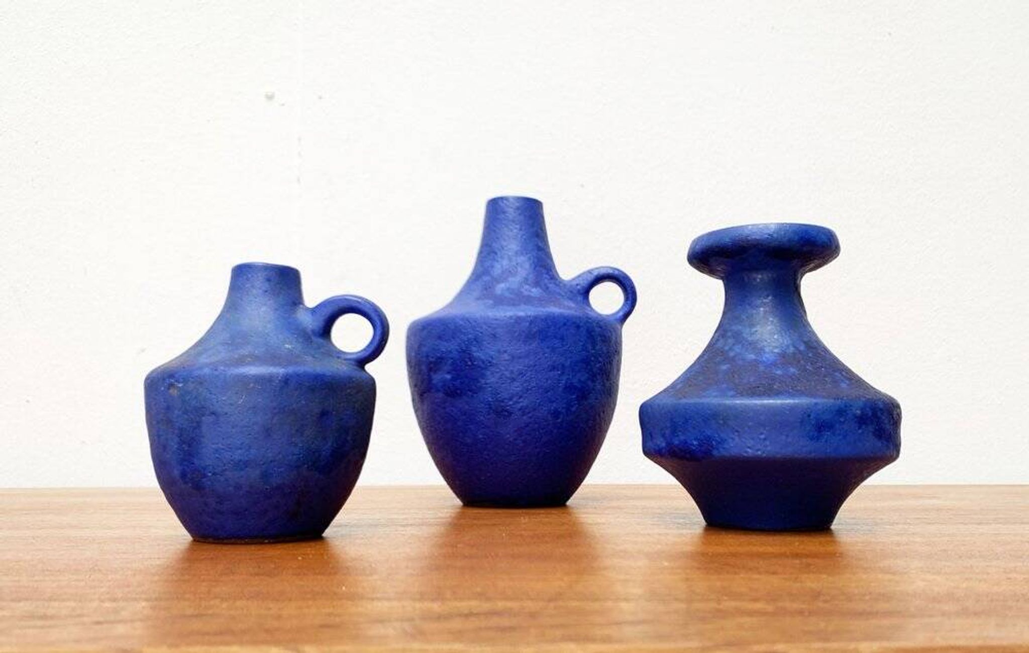 Mid-century German minimalist cobalt blue vases by Hartwig Heyne Pottery, 1960s, set of 3.