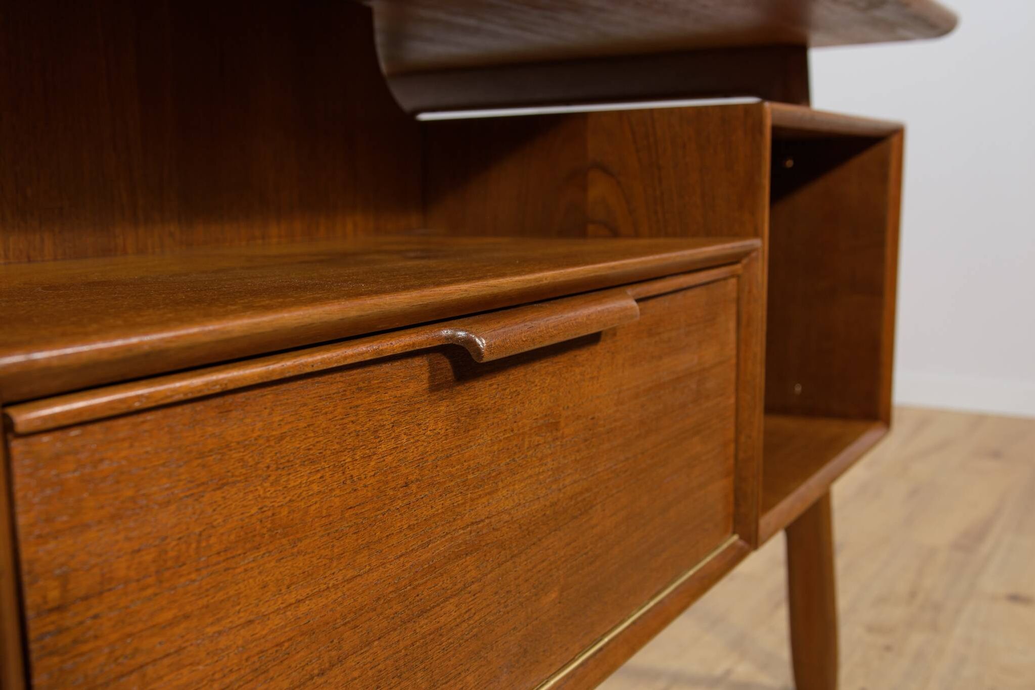 Bureau indépendant en teck modèle 75 de Omann Jun, Danemark, années 1950.