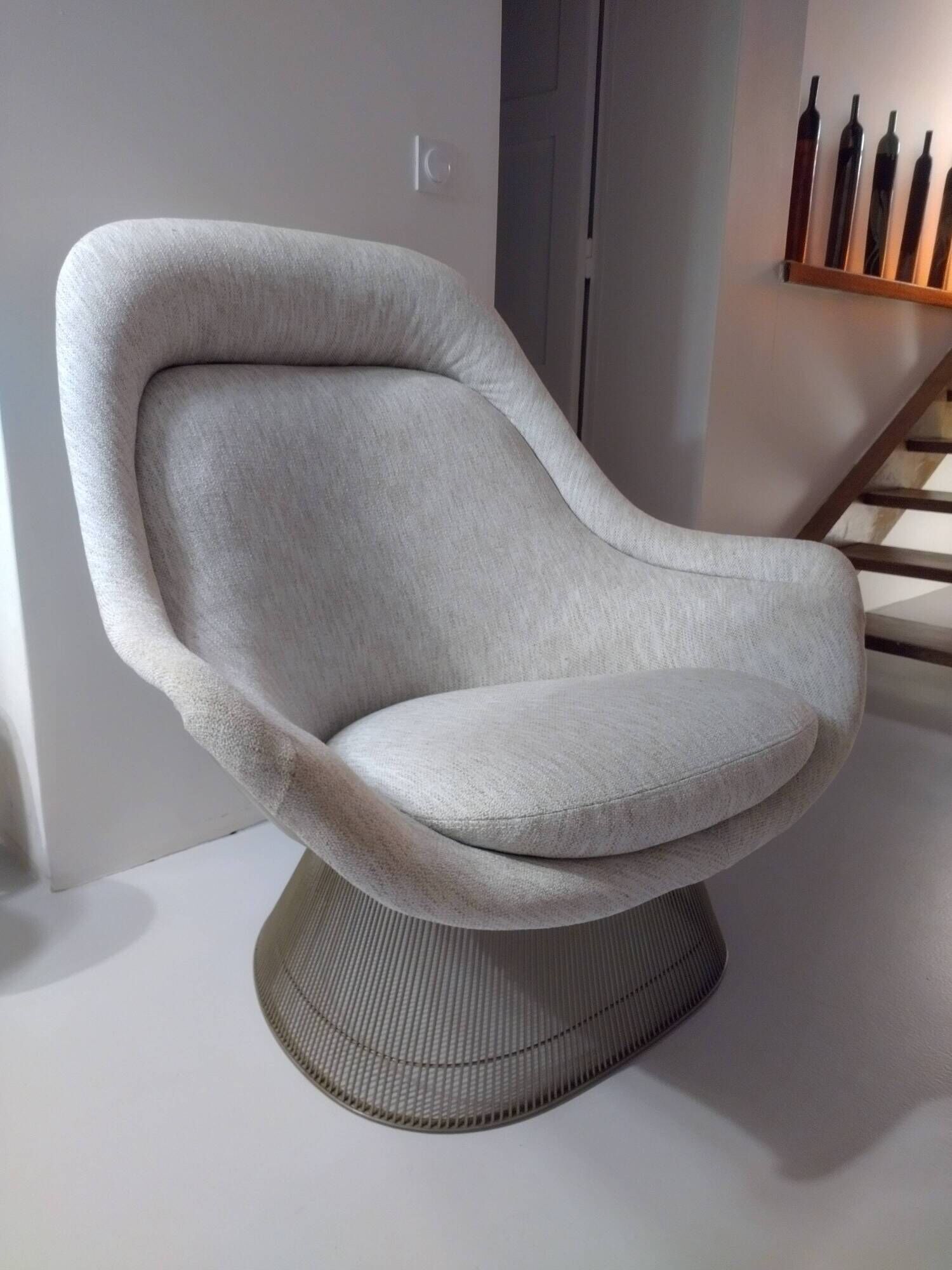 Warren Platner armchair published by Knoll