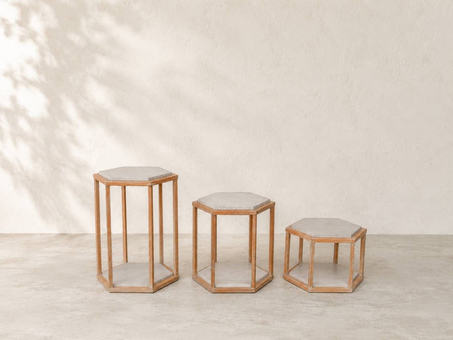 Set of 3 nesting tables in travertine and wood – Roche Bobois, 1970s