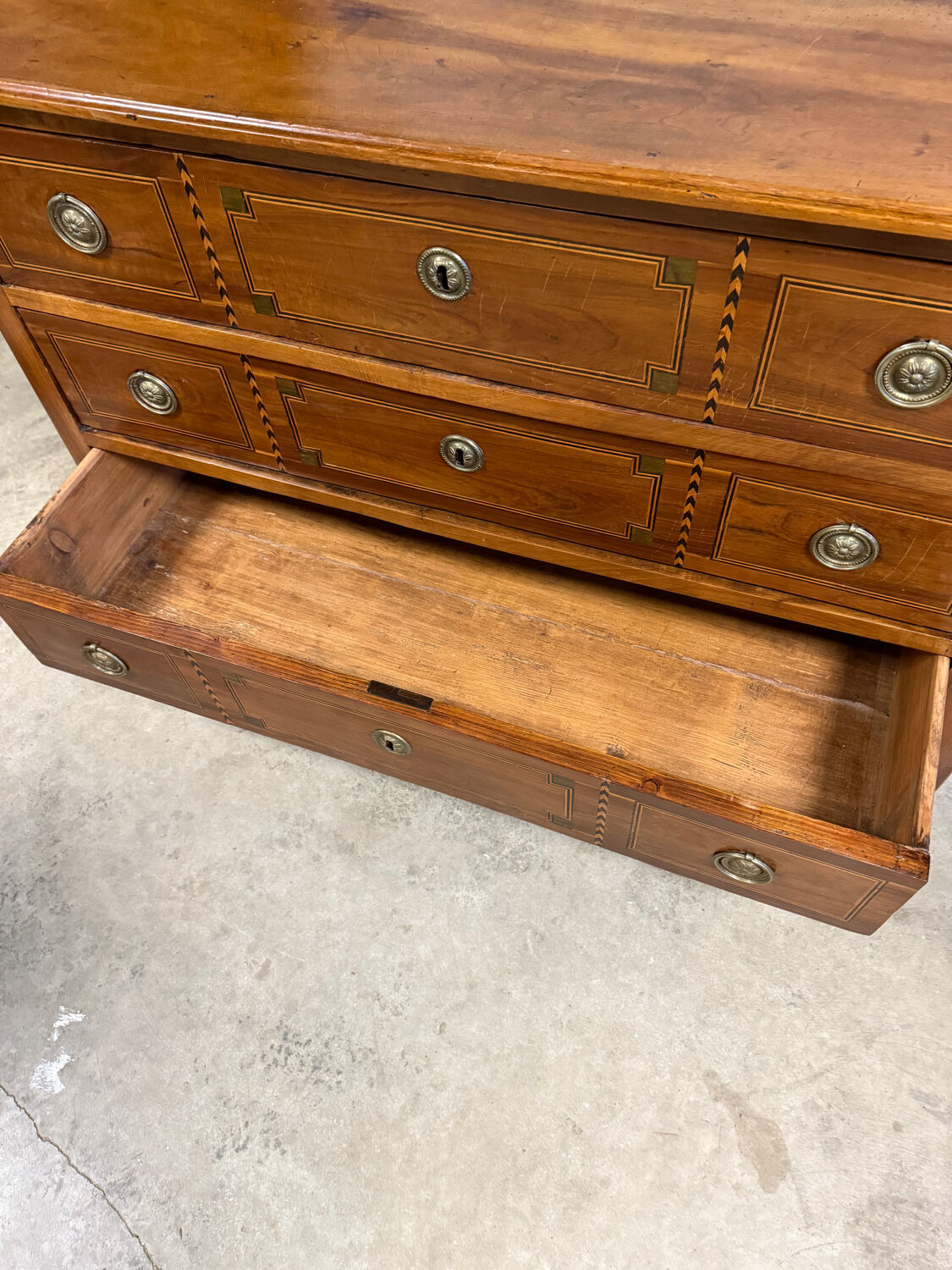 Antique chest of drawers