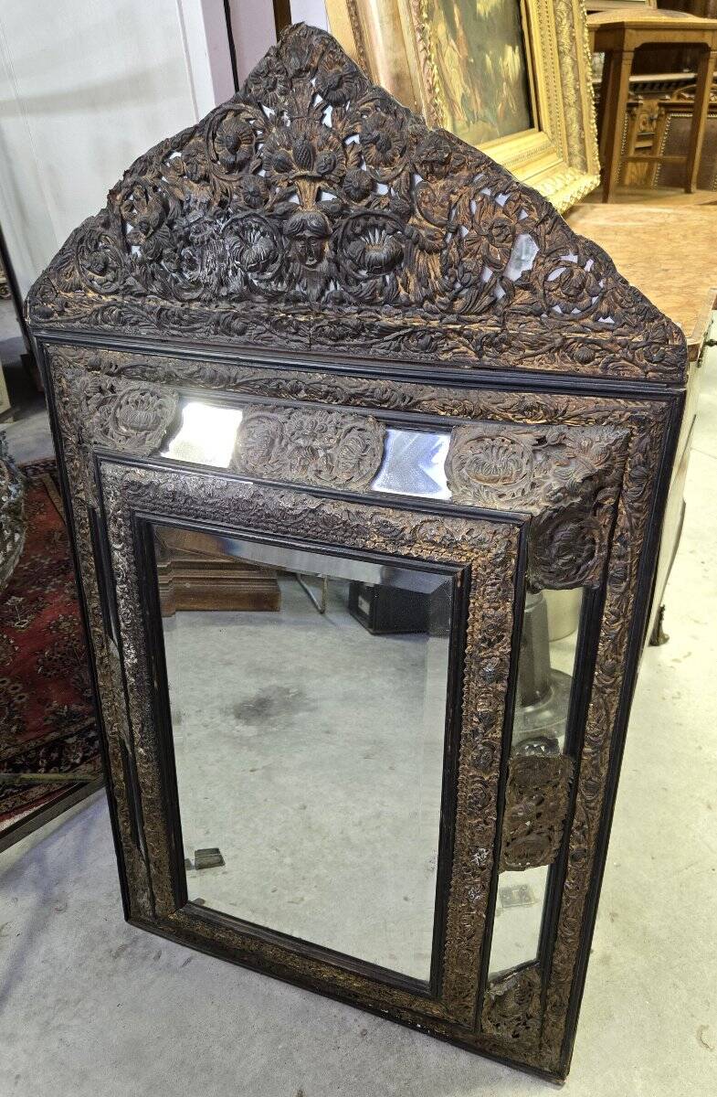 Antique mirror in repoussé and patinated copper from the Napoléon III era.