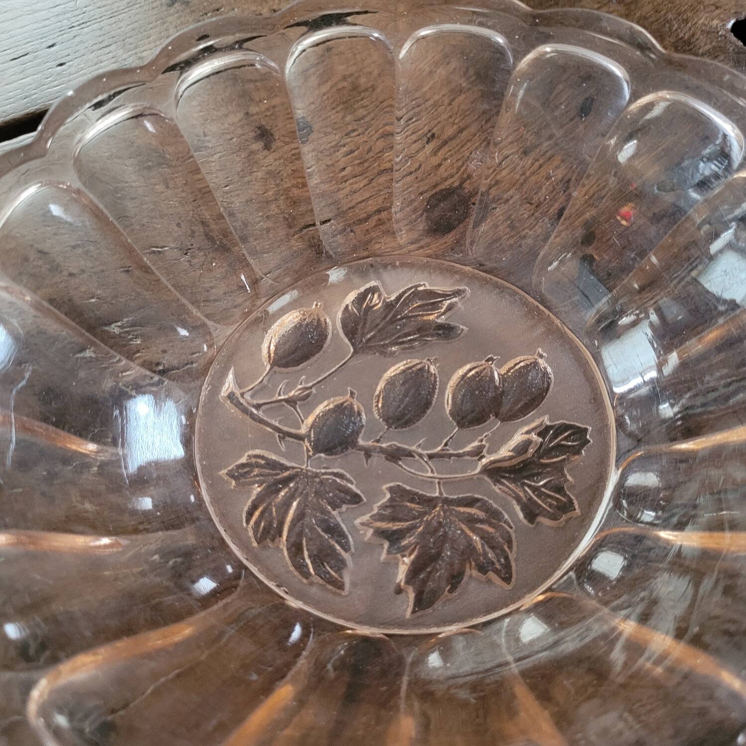 Pink molded glass bowl – embossed plant decoration – 1950s style