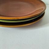 Set of green and amber enamelled plates