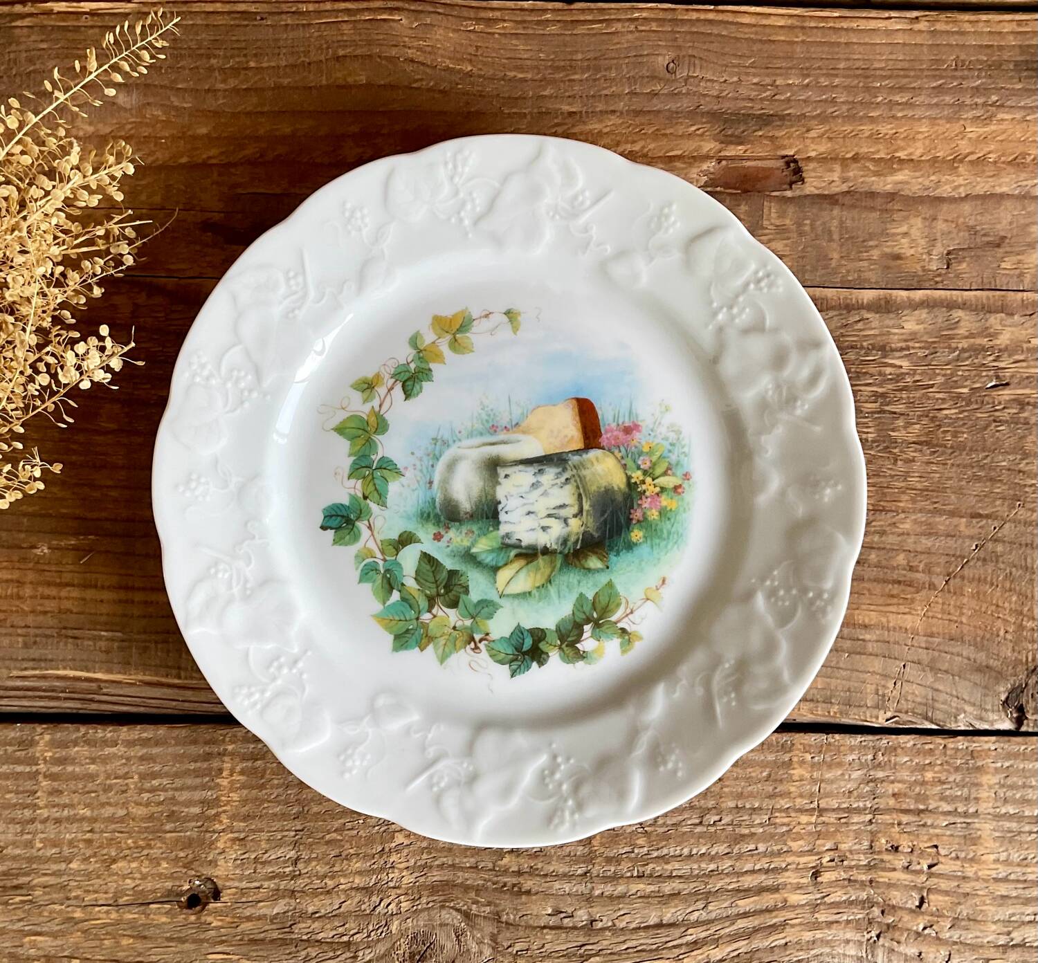 4 Limoges porcelain cheese plates “Wild Lier”