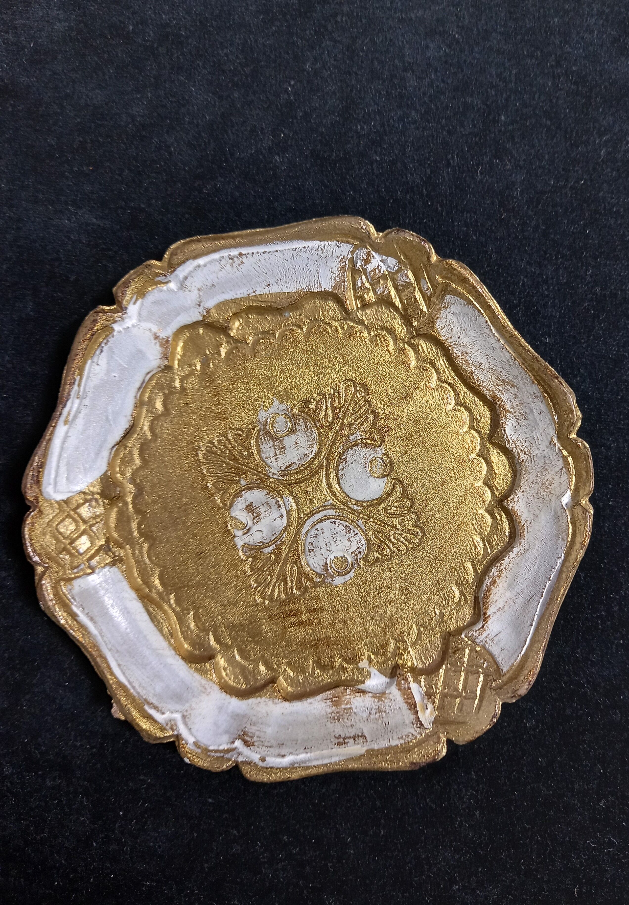 Five florentine gilded wooden coasters