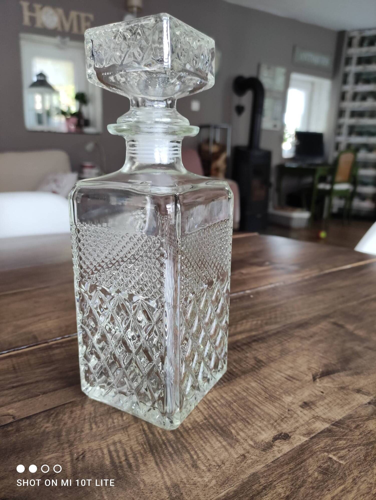 Carafe à whisky carrée en verre facetté et bouchon hermétique