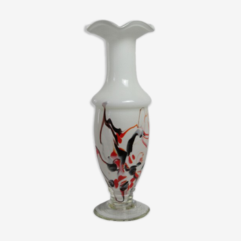 Vase corolle en opaline blanche motifs orangé brun