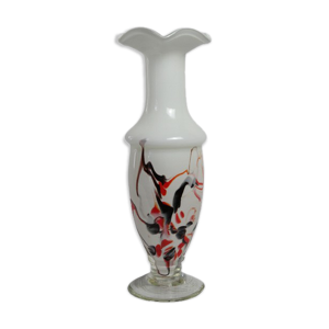 Vase corolle en opaline