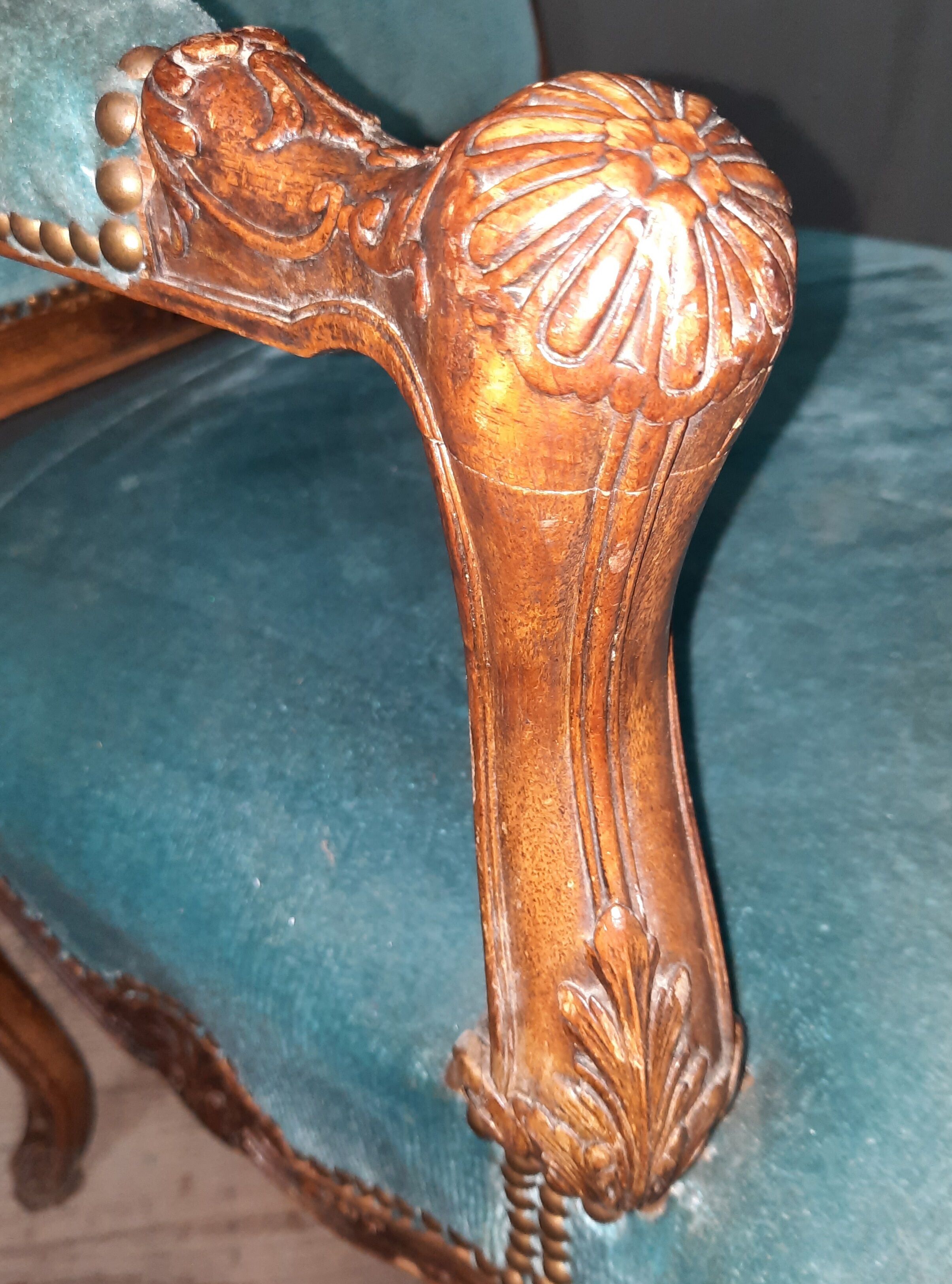 Fauteuil sculpté style régence