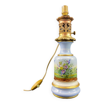 19th century oil lamp in Old Paris porcelain with polychrome floral decoration