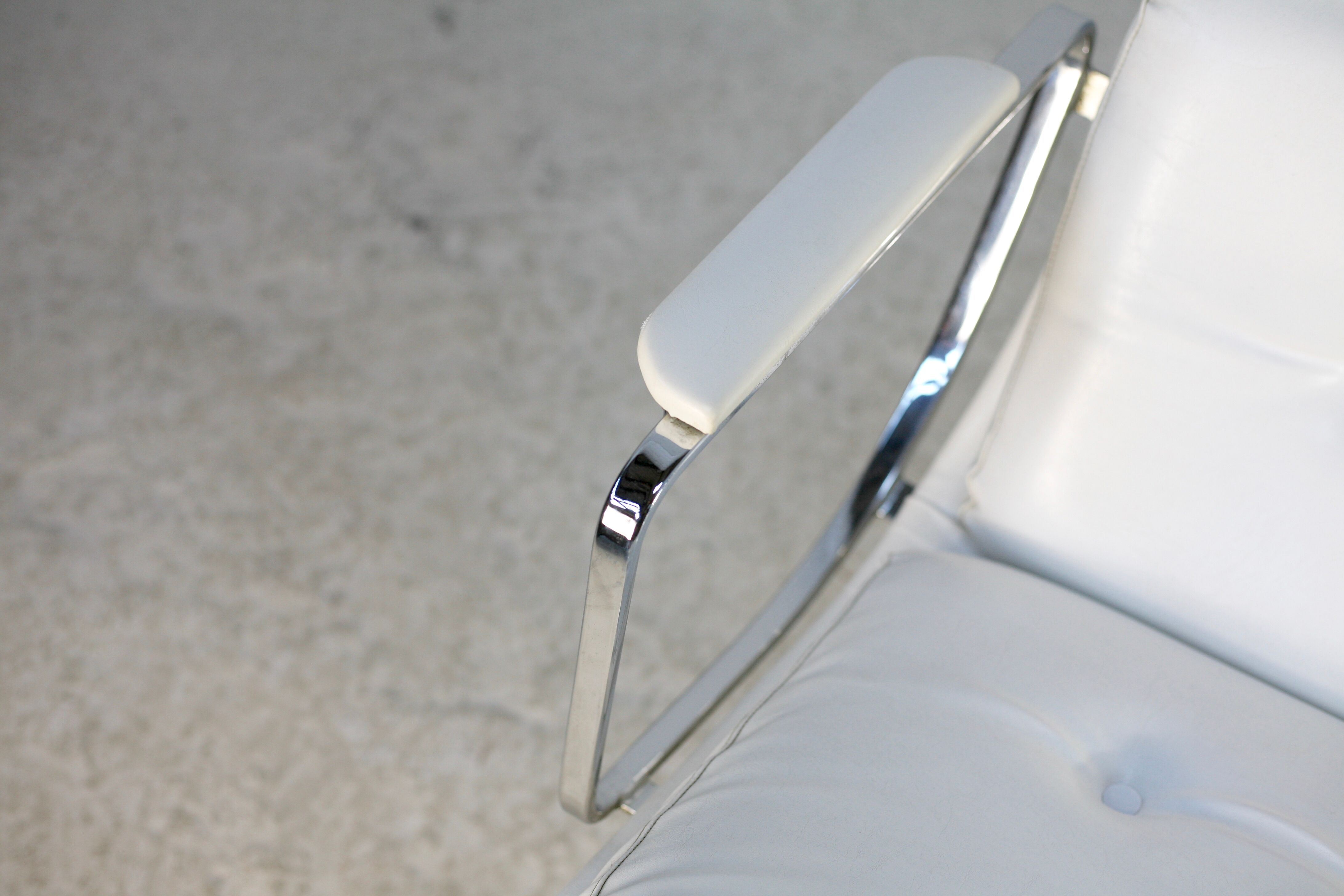 Armchair "Space Age"". Steel and imitation leather. Swivel. France, 70s