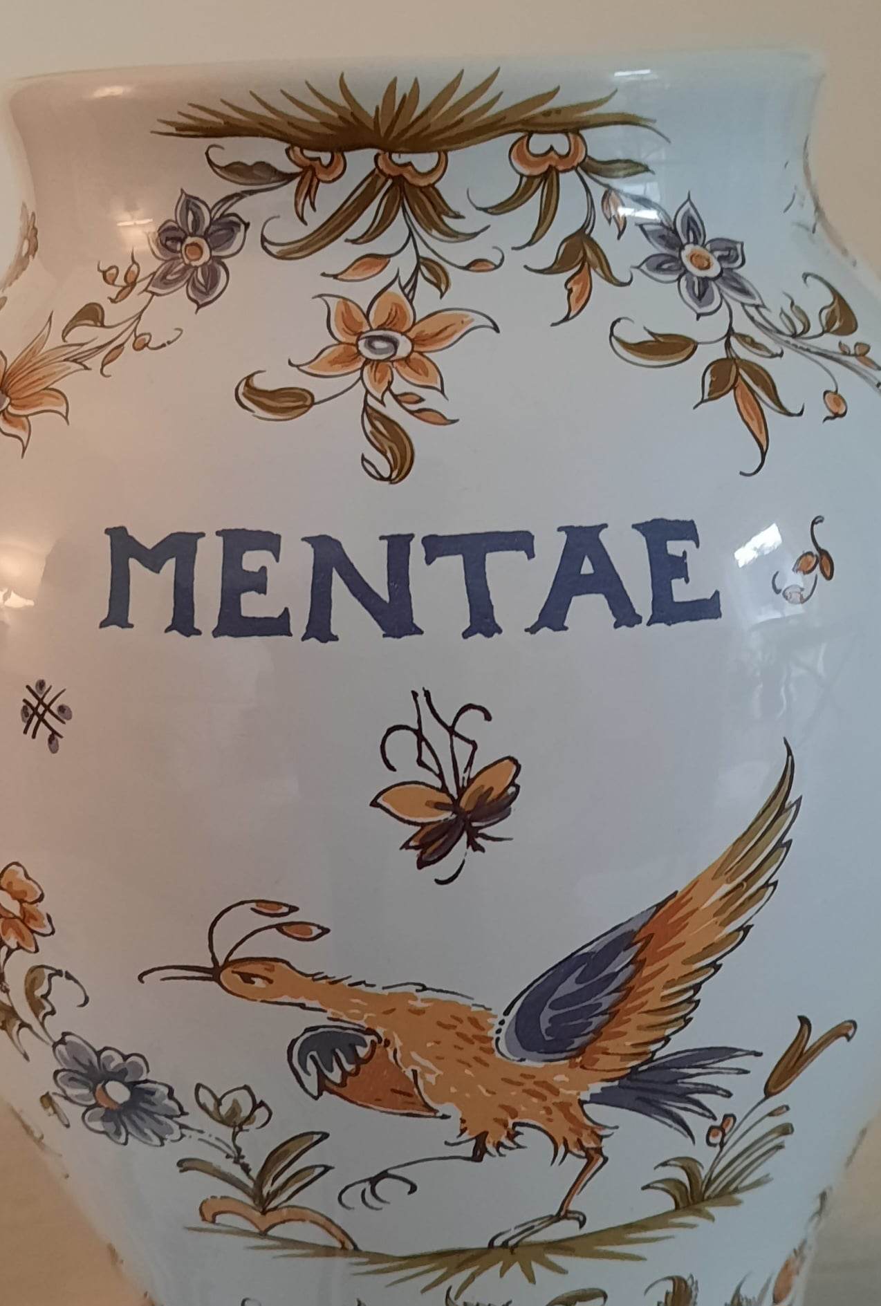 Apothecary pot "mentae" in faience of moustiers